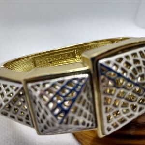 Bcbg glamour girl socialite bracelet